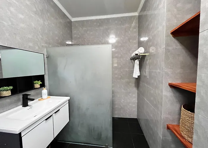 Sondela Lambug 3br Exclusive Gasthuis Badian