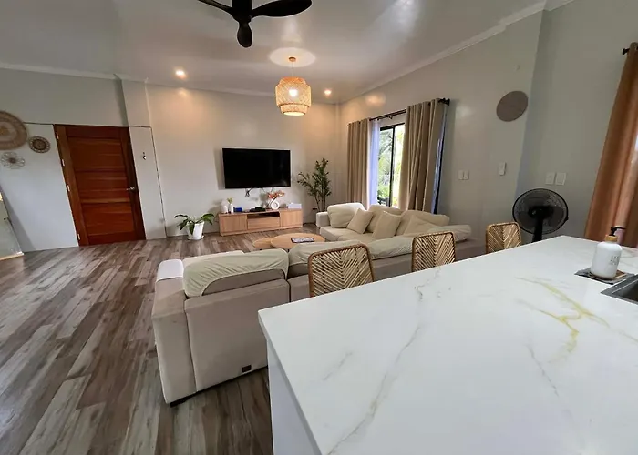 Sondela Lambug 3br Exclusive ゲストハウス 4*